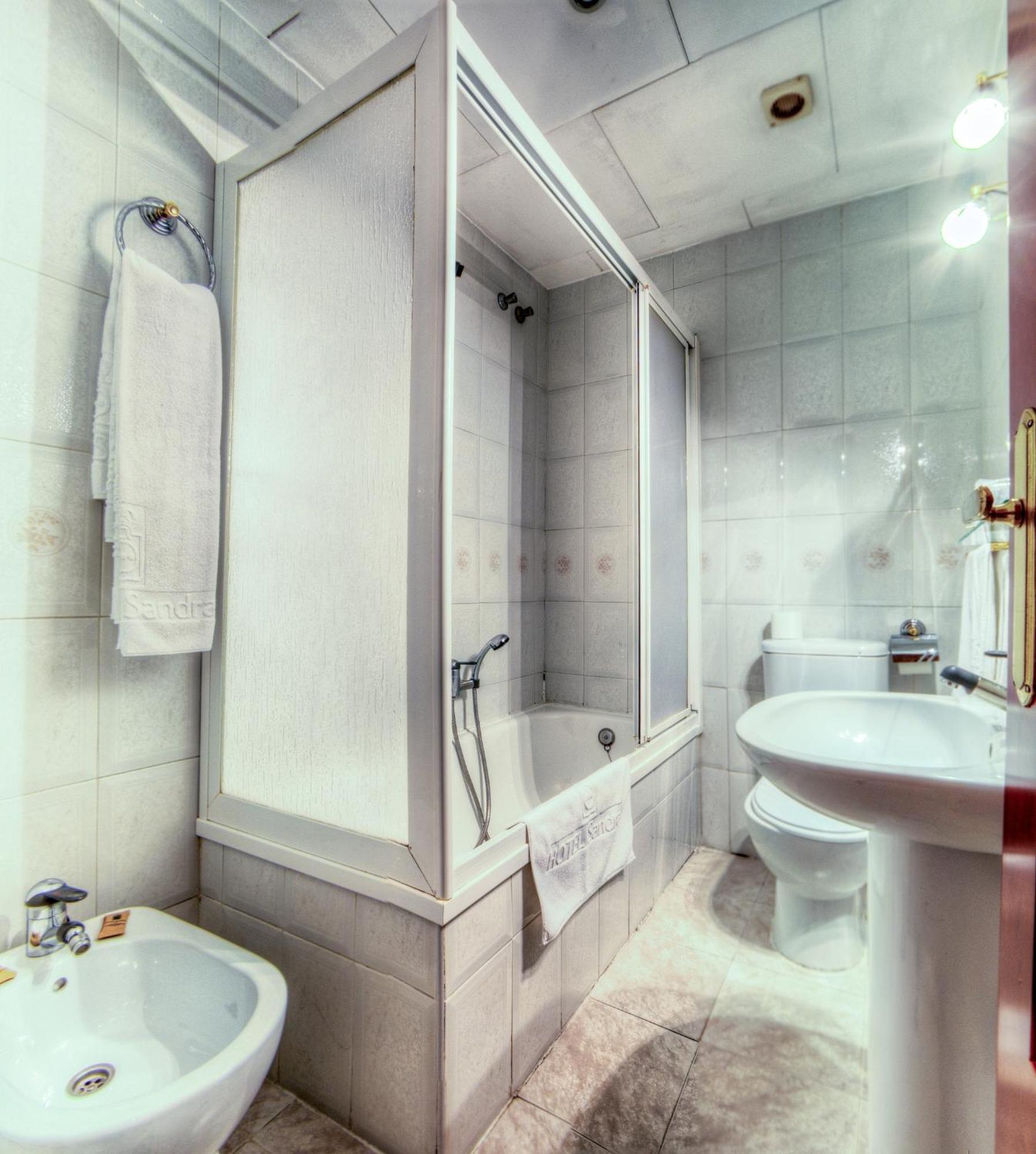 Hotel Sandra Alcalá de Guadaira Quarto foto