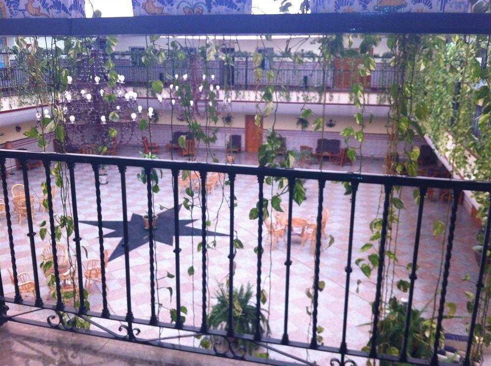 Hotel Sandra Alcalá de Guadaira Exterior foto