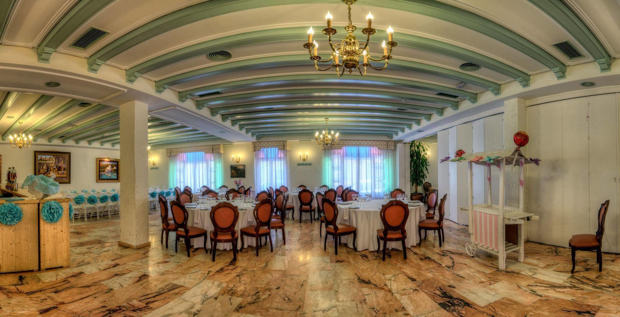 Hotel Sandra Alcalá de Guadaira Exterior foto